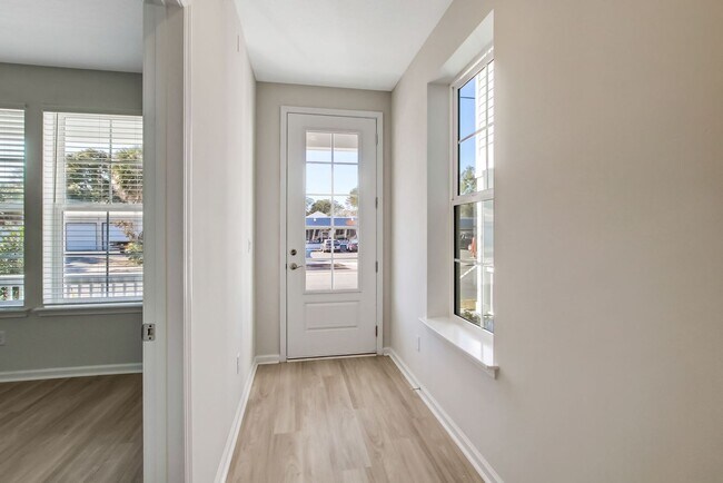 Building Photo - 408 S 8th St