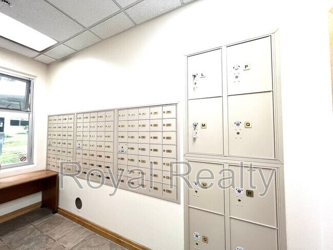 Building Photo - 1448 Young St