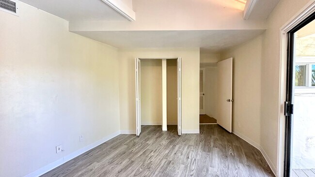 Building Photo - 3643 Diamond Head Rd