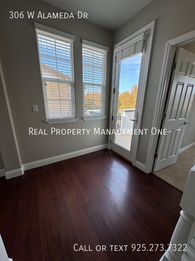 Building Photo - 306 W Alameda Dr