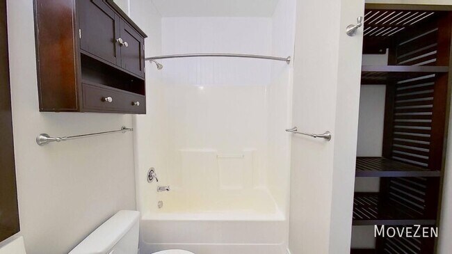 Building Photo - 827 Seigle Point Dr