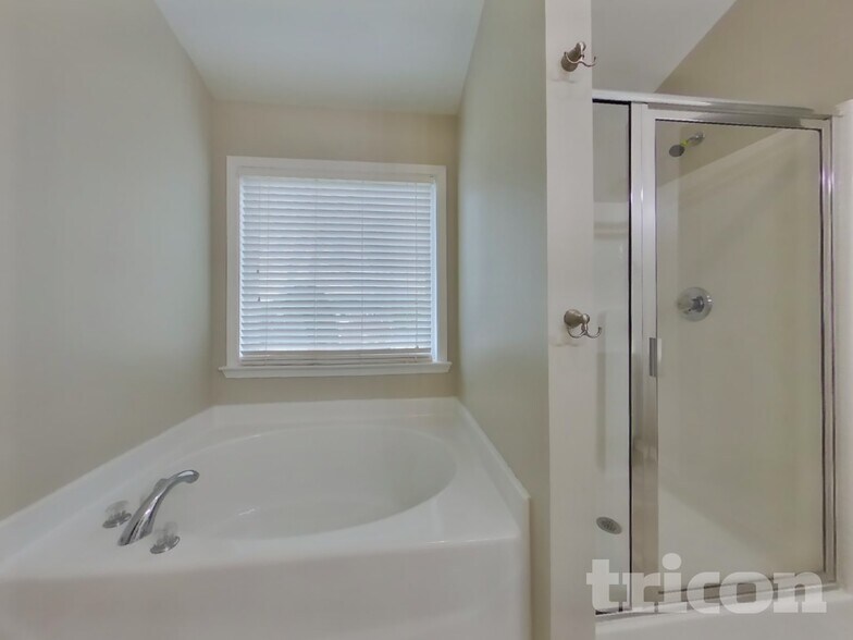 Building Photo - 3751 Lanier Dr