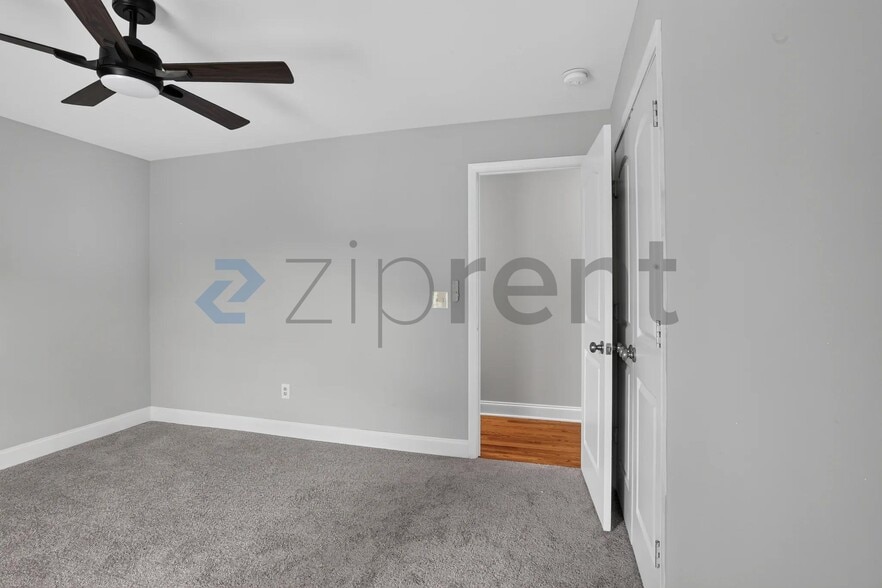 Building Photo - Unit
