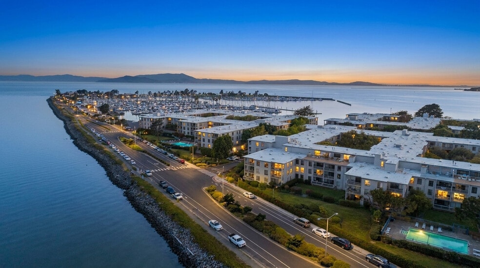 Building Photo - 4 Admiral Dr
