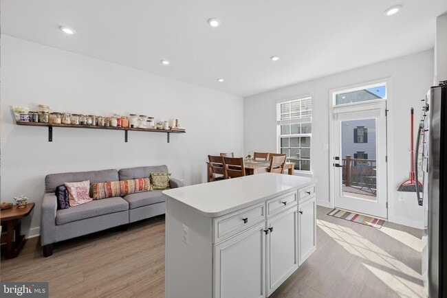 Building Photo - 2027 Track Cir