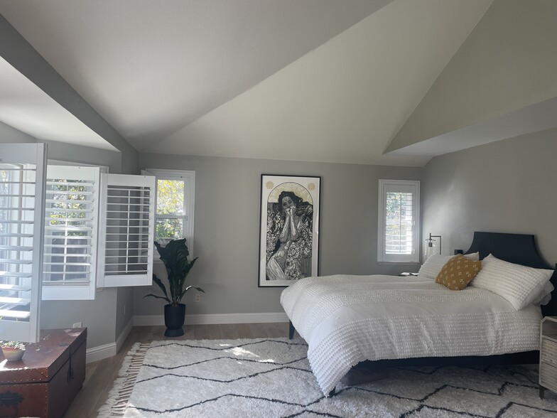 Building Photo - 452 Riviera Dr