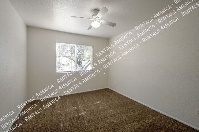 Building Photo - 1530 E Whitten St