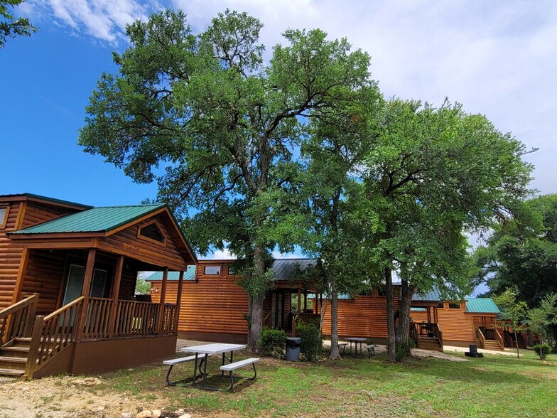 Building Photo - 299 Willow Springs Dr