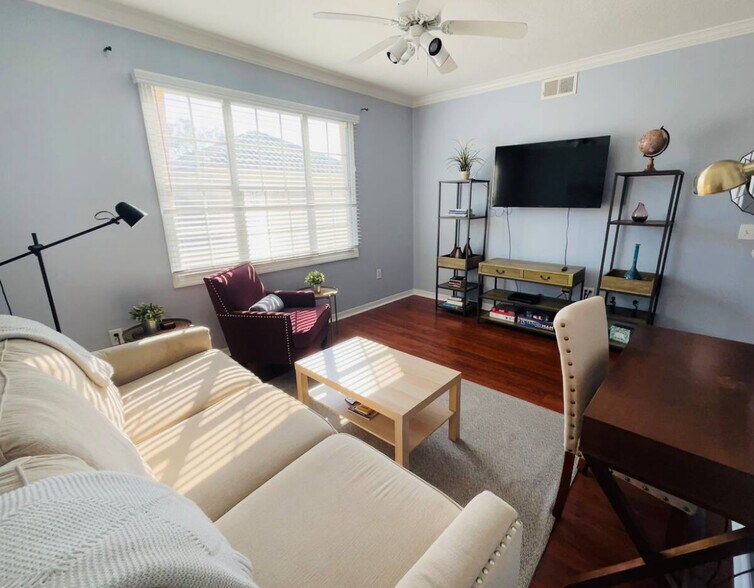 Building Photo - 501 Knights Run Ave