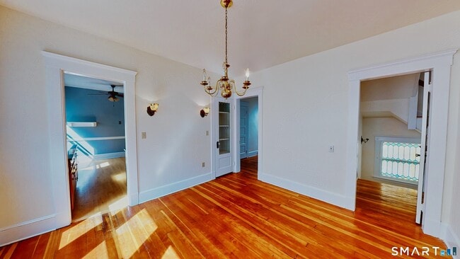 Building Photo - 134 Mansfield St