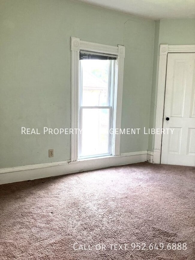 Building Photo - 2309 Buchanan St NE