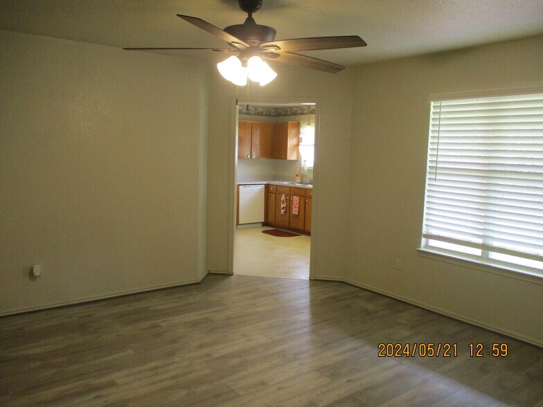 Building Photo - 179 Armadillo Ln