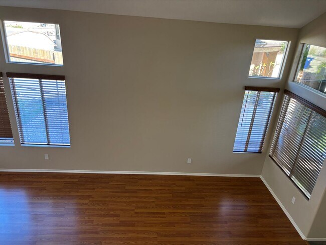 Building Photo - 10463 Graham Ct