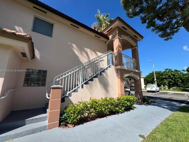 Building Photo - 2731 SE 12th Pl