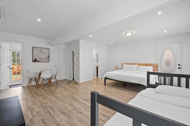 Building Photo - 414 Charles Pl