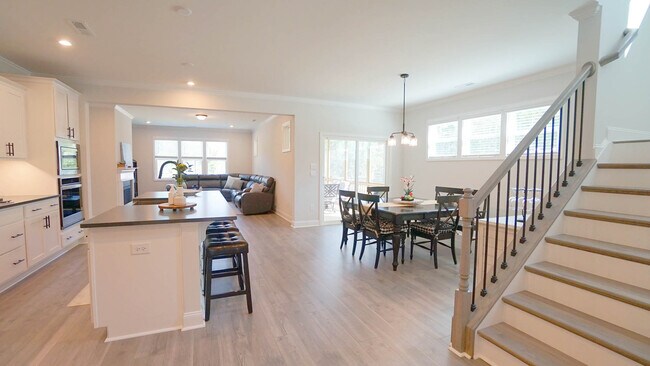 Building Photo - 329 Sparrow Rdg Dr