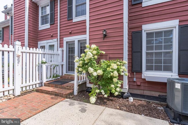 Building Photo - 2817 S Woodrow St