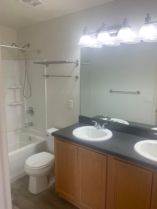 Building Photo - 200 Sienna Pl