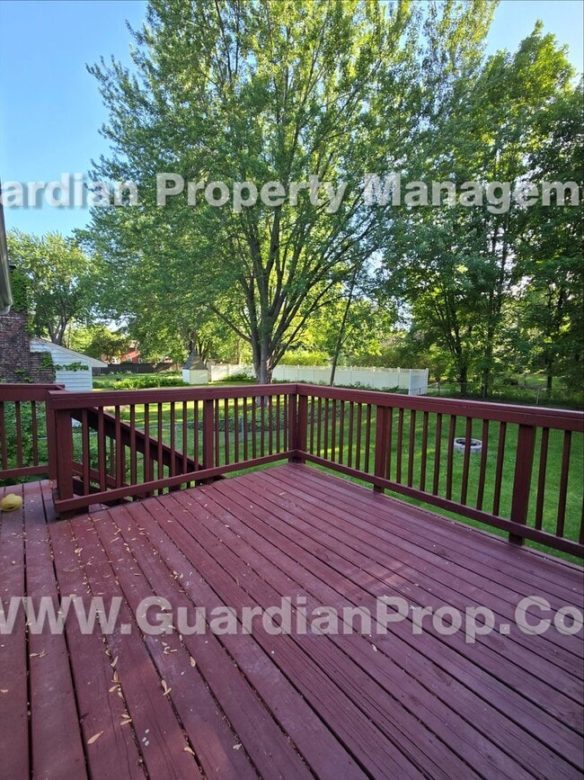 Building Photo - Updated Plymouth Single Family Home, 2 Car Garage, Large fenced Yard, Gas Fireplace