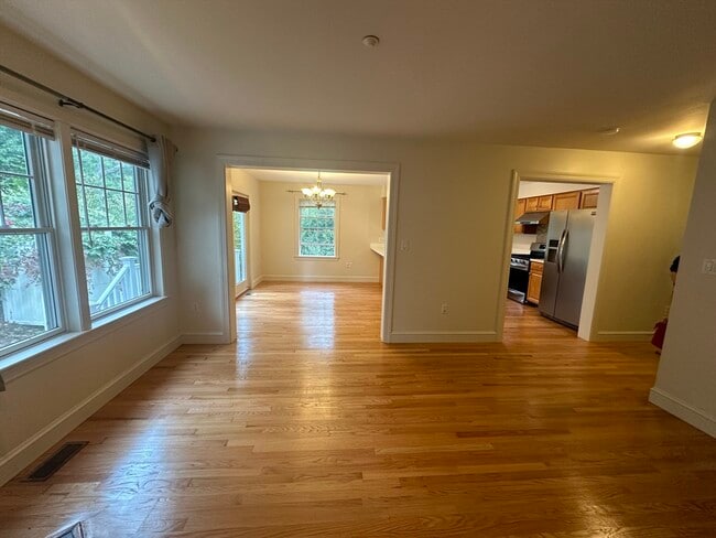 Building Photo - 18 Edgemoor Cir