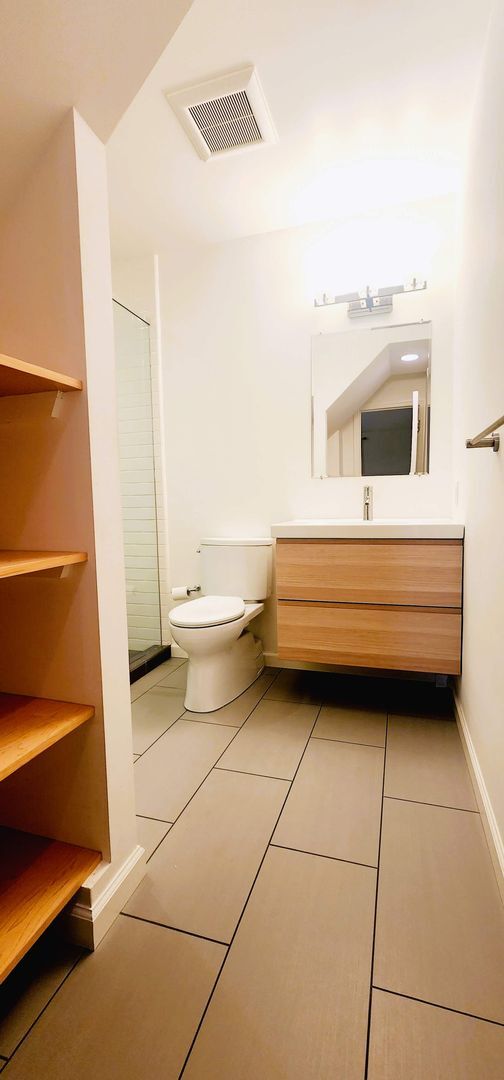 Building Photo - SPACIOUS PARKSIDE SINGLE-FAMILY HOME WITH ENCLOSED PATIO — AVAILABLE NOW!