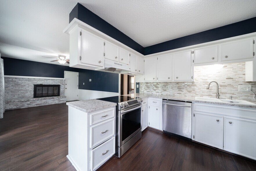 Building Photo - 617 N Willow Dr