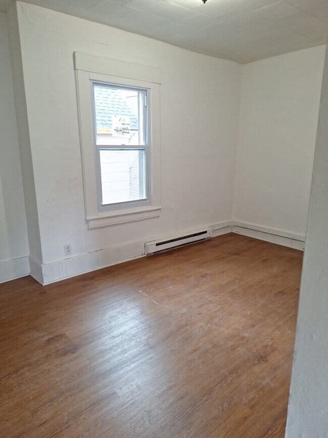 Building Photo - 205 Beecher St