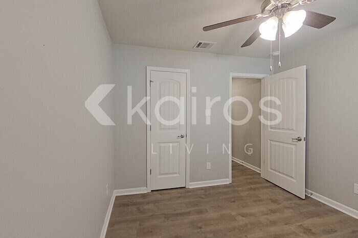 Building Photo - 418 Mango Dr