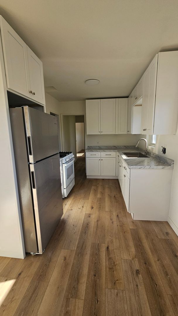 Building Photo - 210901