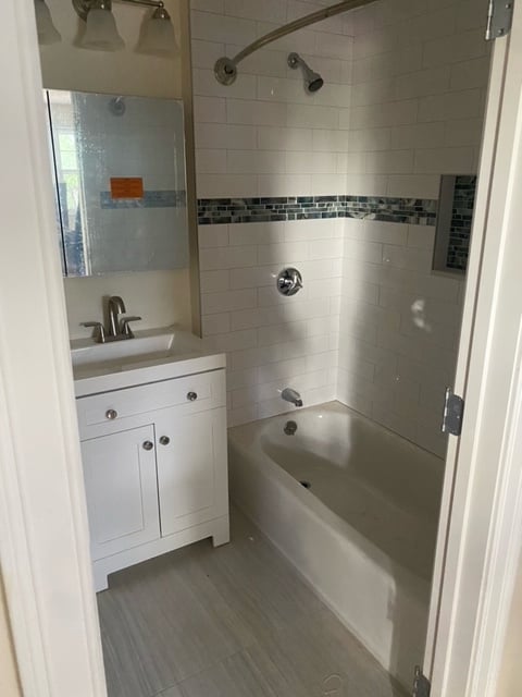 Building Photo - 520 Main St