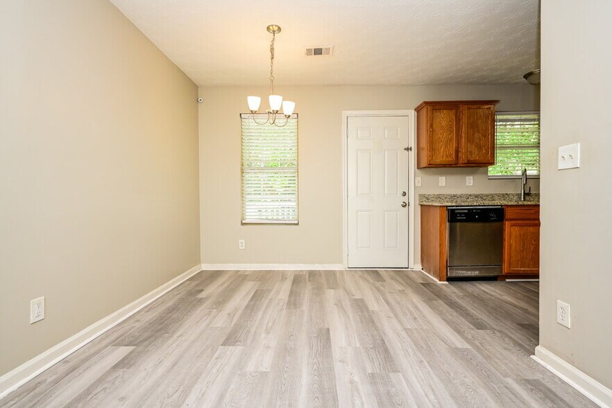 Building Photo - 2059 Oak Terrace Dr SE