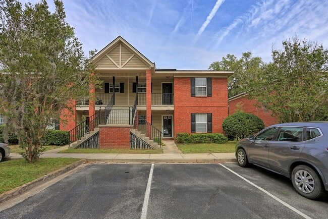 Building Photo - 2 Bedroom 2 Bathroom Gated Community