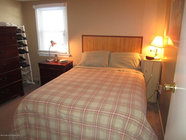 Building Photo - 115 10th Ave