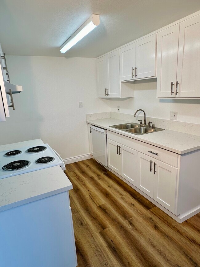 Building Photo - 7321 Milton Ave