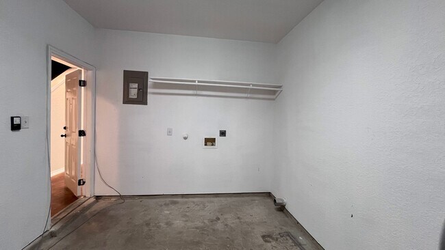 Building Photo - 5109 Flipper Dr