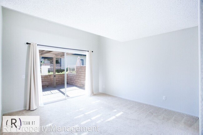 Building Photo - 2 br, 2.5 bath House - Cedar Pointe