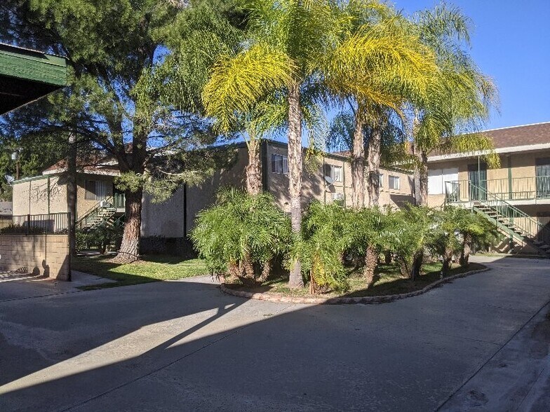 Building Photo - 144 W 42nd St