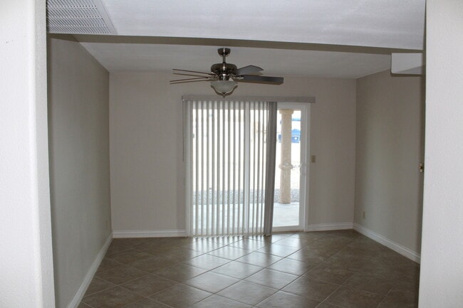 Building Photo - Remodeled 3 Bed 2 Bath Long Term Rental!
