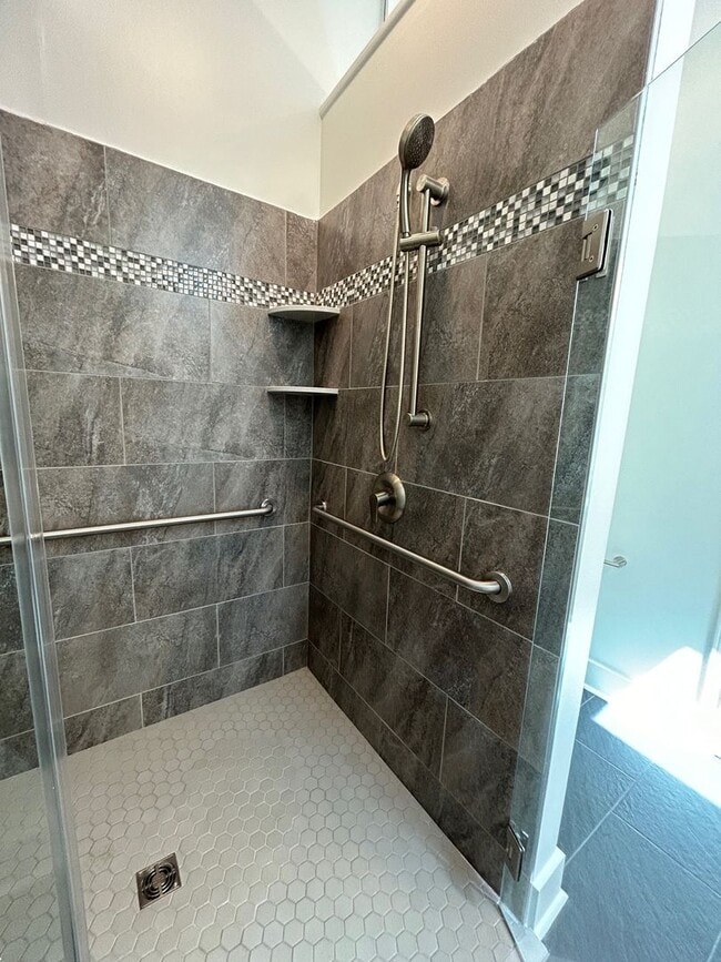 Building Photo - Central AVL - Large Custom Built Home with...