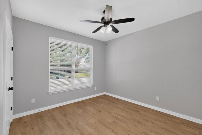 Building Photo - 720 Cliffmoor Dr