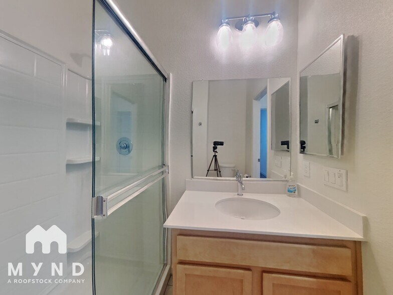 Building Photo - 7942 Pitcher St