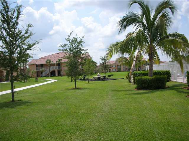 Building Photo - 291 SW Palm Dr