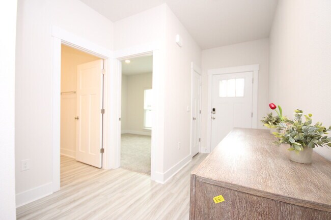 Building Photo - Don’t Miss This 4BR Avalon Home — Modern Interior, Open Floor Plan & Access to Pool, Volleyball &...