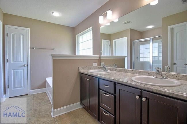 Building Photo - 720 Highgrove Ct