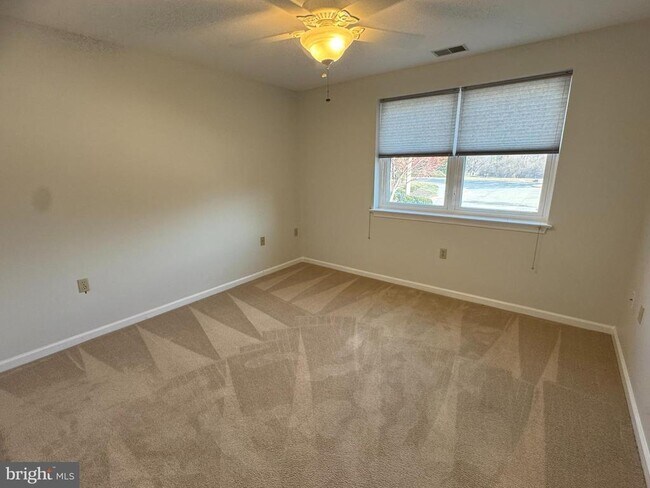 Building Photo - 102 Mercer Ct