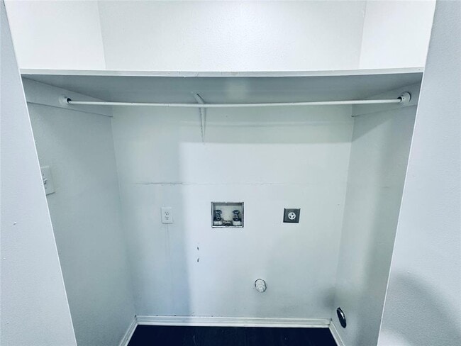 Building Photo - 5507 Rose Hill Cir