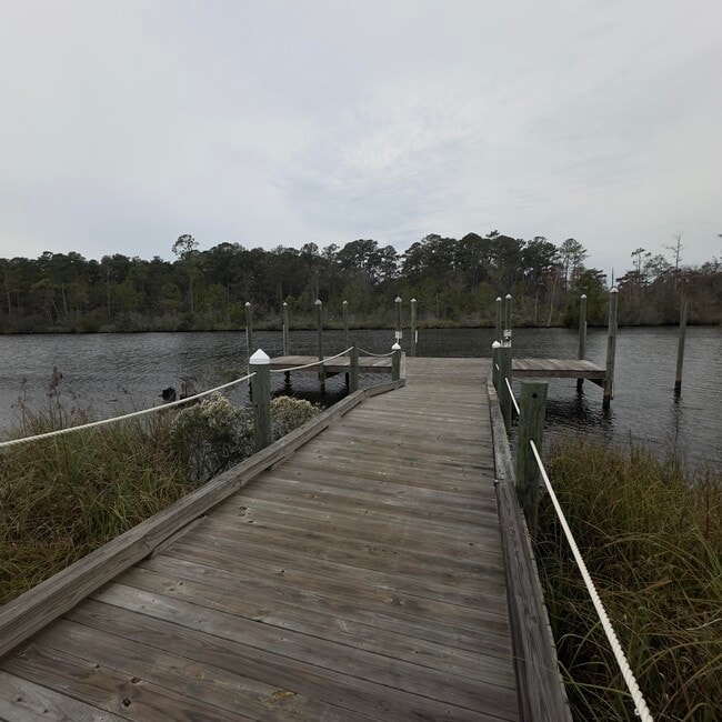 Building Photo - 10 Riverwalk Xing