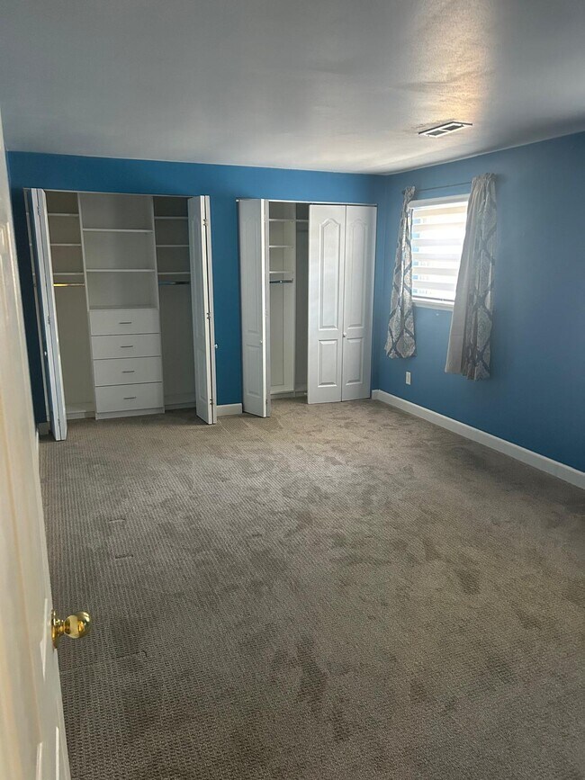 Building Photo - 375 Messina Dr