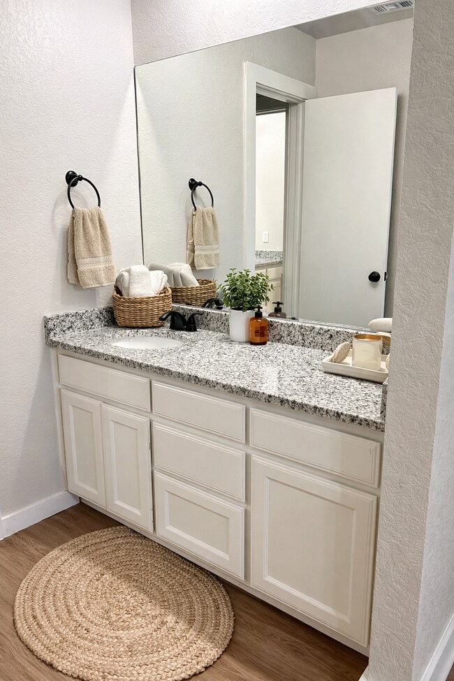 Building Photo - Charming Remodeled Duplex located in the center of Burleson