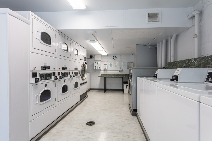 Laundry Room - 21 W Goethe St